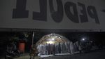 Potret Umat Muslim di Indonesia Laksanakan Salat Tarawih Pertama