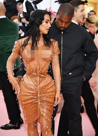 Perlu 8 Bulan untuk Membuat Baju Basah Kim Kardashian di 