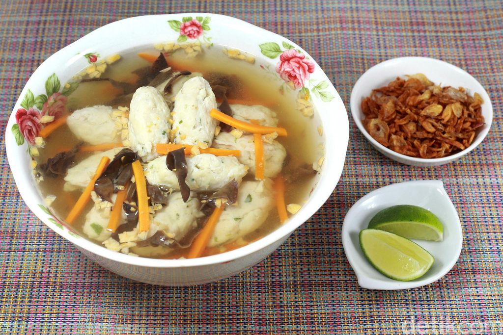 sup bola ikan seafood