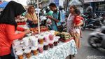 Serunya Berburu Takjil di Sungai Bambu Jakut