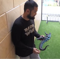 Spot ini dibangun khusus untuk putra Shireen dan Tengku, Adam. Ruangan kecil disediakan sebagai tempat main bola. Foto: Screenshot YouTube/The Sungkars Family