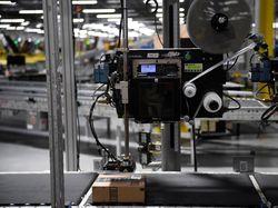 Ancaman Robot di Gudang Toko Online Terbesar Dunia