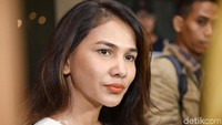 Aktris berusia 38 tahun itu menyebut anaknya sudah mengerti dengan kesibukan barunya sebagai pesinetron. Pool/Noel/detikFoto.