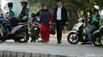 Duh, Trotoar di Depan Masjid Al Azhar Jadi Pangkalan Ojol