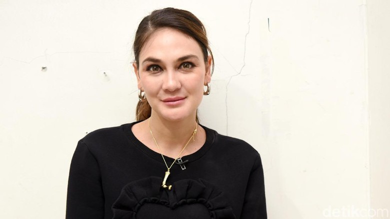 Luna Maya Gemas saat Bertemu Cucu Jokowi Luna Maya Gemas saat Bertemu Cucu Jokowi