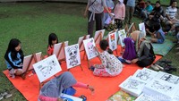 Belasan anak-anak SD berkumpul di Taman Sabilulungan, Soreang, Kabupaten Bandung, Jawa Barat, untuk ngabuburit jelang berbuka puasa, Selasa (7/5/2019).