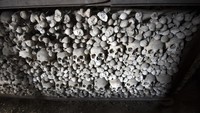 Sejak itulah, semua orang berbondong-bondong ingin dimakamkan di sini. Masyarakat rela membawa jasad dan tulang-belulang sanak saudaranya untuk dimakamkan di Sedlec Ossuary. (iStock)