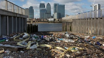Belum lagi sampah di daratan yang juga luar biasa banyaknya. Foto: Getty Images