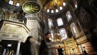Hagia Sophia juga pernah menjadi pusat Gereja Ortodoks Yunani dan difungsikan sebagai gereja selama 916 tahun. Carsten Koall/Getty Images.
