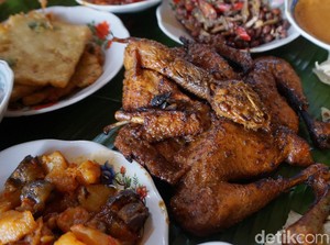 Kluwih: Buka Puasa Enak dengan Ayam Bekakak Plus Sambal Ceurik