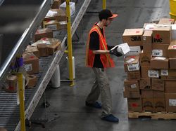 Ancaman Robot di Gudang Toko Online Terbesar Dunia