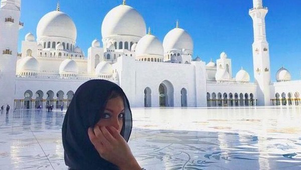 Foto: Masjid Agung Sheikh Zayed dan Artis-artis Cantik Dunia