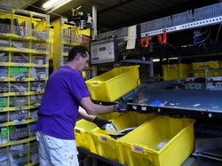 Ancaman Robot di Gudang Toko Online Terbesar Dunia