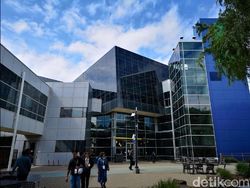 Ngabuburit di Markasnya Mbah Google