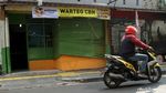 Tetap Buka Disaat Orang Puasa, Warung Ini Pakai Penutup