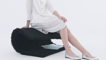 Punya ruangan yang kecil, karpet ini bisa jadi jawaban karena bisa berubah fungsi menjadi kursi, sehingga bisa menghemat tempat. (Foto: Brightside)