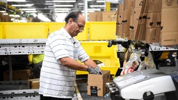 “Dalam wujudnya sekarang, teknologi semacam itu sangat tebatas. Sangat jauh dari gudang full otomatis yang kami butuhkan,” sebut Anderson. Foto: Reuters