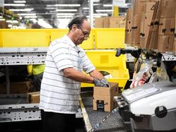 Ancaman Robot di Gudang Toko Online Terbesar Dunia