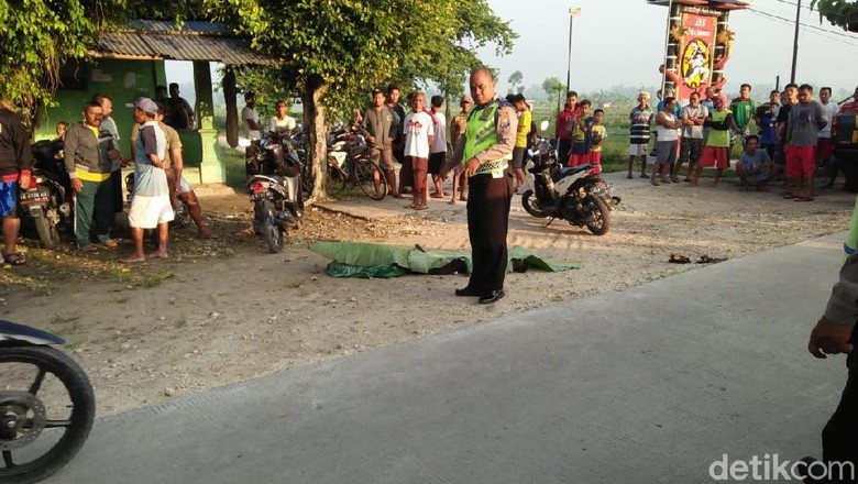 2 Motor Adu Muka di Ngawi, Dua Orang Tewas 2 Motor Adu Muka di Ngawi, Dua Orang Tewas