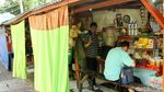 Tetap Buka Disaat Orang Puasa, Warung Ini Pakai Penutup
