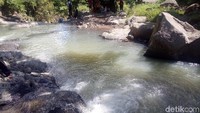 Hanya butuh waktu 30 menit saja untuk mencapai Air Terjun Rora. Jika memulainya dari Bandara Salahudin Bima, kurang lebih butuh 2 jam waktu perjalanan (Faruk/detikcom)