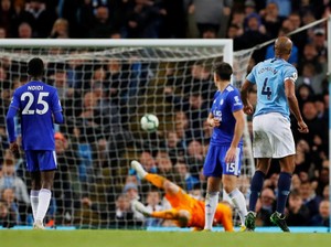 Boom... dari Kapten Kompany!