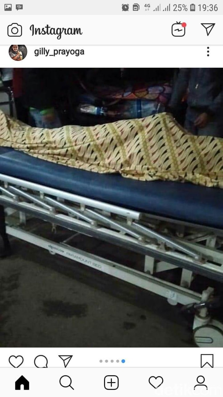 Ambulans Mahal, Warga Garut Pilih Taksi Online Antar Jenazah Ibu Ambulans Mahal, Warga Garut Pilih Taksi Online Antar Jenazah Ibu