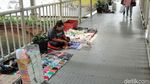 Duh,.. PKL Mulai Nakal Gelar Lapak di JPO