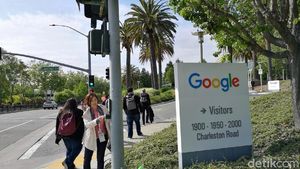 Ngabuburit di Markasnya Mbah Google