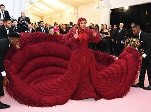 Bukan Kaleng-kalengan, 8 Artis Ini Pakai Gaun Termahal di Dunia