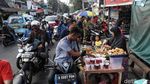 Serunya Berburu Takjil di Sungai Bambu Jakut