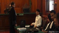 Salah satu Kuasa Hukum Dhani, Aldwin Rahadian mengatakan, timnya siap menyampaikan pembelaan atas kasus yang menjerat Caleg Partai Gerindra itu. Yakni terkait tuntutan 1,5 tahun penjara oleh Jaksa Penuntut Umum (JPU) Kejati Jatim.