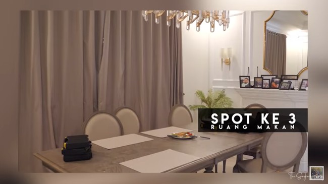 Menurut Shireen, pembangunan rumah dilakukan cukup lama karena terkendala biaya. Keduanya mengumpulkan uang dan membangunnya secara perlahan hingga selesai. Semangat untuk yang bangun rumah. Pelan-pelan saja sesuai kebutuhan. Pernah beberapa bulan nggak cukup uangnya, ya udah berhenti aja, kata Shireen. Foto: Screenshot YouTube/The Sungkars Family