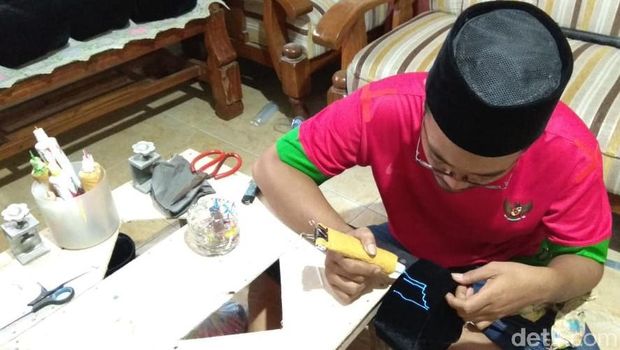 Songkok lukis dari Lamongan banjir pesanan/