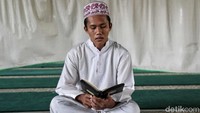 Kegiatan tadarus itu pun dilakukan oleh umat muslim sambil menunggu waktu berbuka puasa.