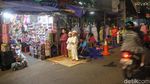 Jemaah Salat Tarawih di Pasar Gembrong Luber Hingga ke JPO