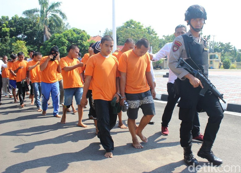 Polres Indramayu Ringkus 16 Maling Spesialis Rumah Kosong Polres Indramayu Ringkus 16 Maling Spesialis Rumah Kosong