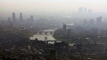 Populasi manusia meroket lebih dari dua kali lipat, dari 3,7 miliar menjadi 7,6 miliar, hanya dalam 50 tahun terakhir. Dan gross domestic product (GDP) per orang menjadi empat kali lebih tinggi. Foto: Getty Images