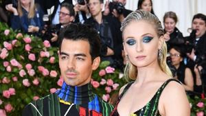Setelah Nikah Mendadak, Joe Jonas & Sophie Turner Pamer Mesra di MET Gala