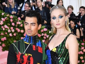 Setelah Nikah Mendadak, Joe Jonas & Sophie Turner Pamer Mesra di MET Gala
