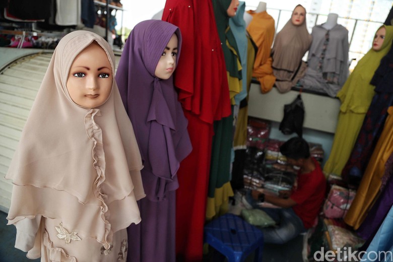 Dua Partai Pro-Pemerintah Austria Setujui UU Larangan Jilbab di SD Dua Partai Pro-Pemerintah Austria Setujui UU Larangan Jilbab di SD