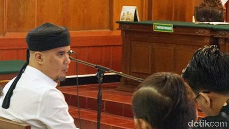 Ahmad Dhani Batal Dipindahkan ke LP Cipinang Hari Ini Ahmad Dhani Batal Dipindahkan ke LP Cipinang Hari Ini