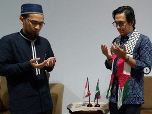 Cerita di Balik Pertemuan Andre Taulany dan Ustaz Adi Hidayat