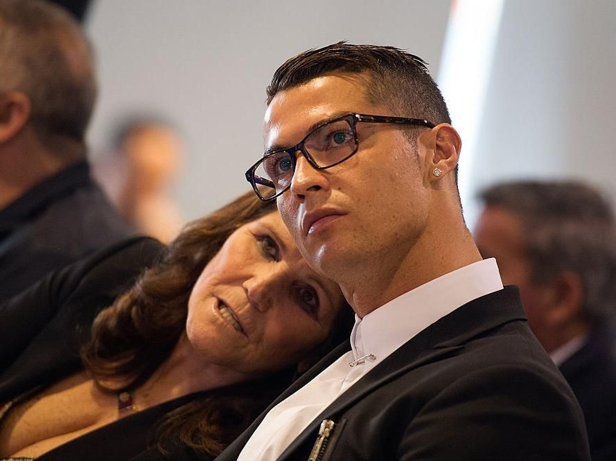 Sang ibu, Dolores Aveiro, mengungkap awal Cristiano Ronaldo kecanduan sepakbola. (Foto: Getty Images/Denis Doyle)
