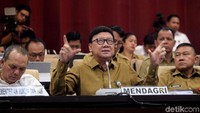 Menteri Dalam Negeri Tjahjo Kumolo turut hadir dalam rapat kerja bersama Dewan Perwakilan Daerah (DPD).