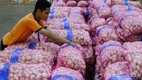 Berdasarkan Pusat Informasi Harga Pangan Strategis (PIHPS) Nasional, komoditas bawang putih terus merangkak naik dalam sepekan terakhir. 