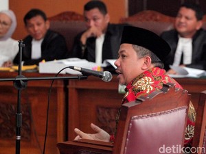 Jurus Fahri Bela Ratna yang Bohong Digebuki