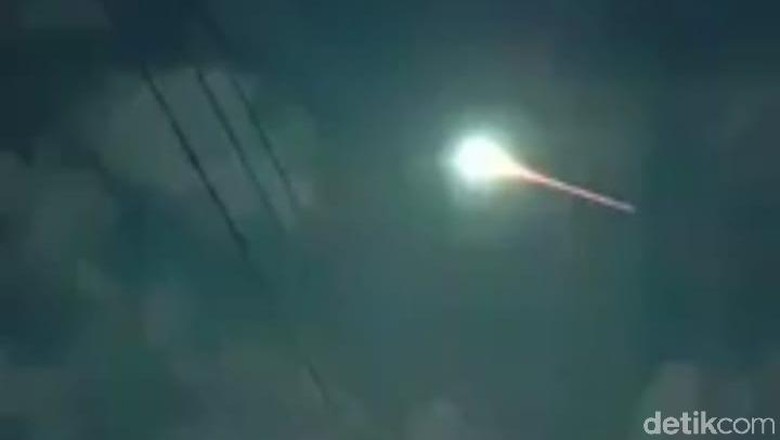 Viral Meteor Melintas di Probolinggo, Lapan: Video Lama di Argentina Viral Meteor Melintas di Probolinggo, Lapan: Video Lama di Argentina