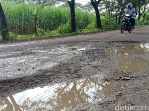 Jalan di Ngawi Sepanjang 1,5 Km Rusak, Tanggungjawab Siapa?