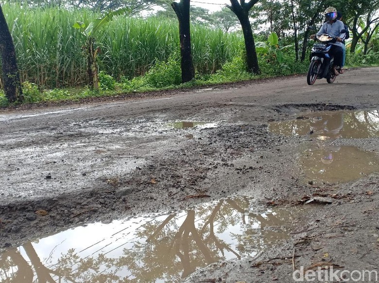 Lubang Menganga Ini Tanggung Jawab Pemerintah Madiun dan Ngawi Lubang Menganga Ini Tanggung Jawab Pemerintah Madiun dan Ngawi
